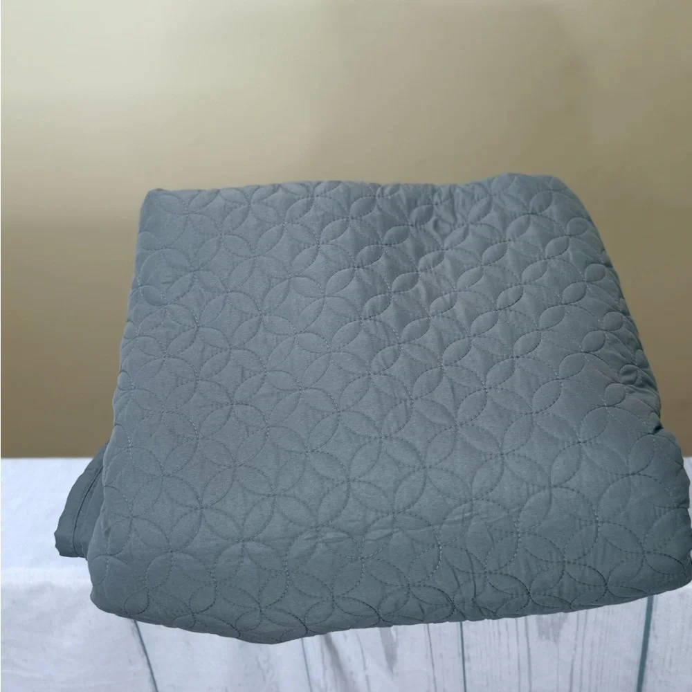 King Size Reversible Bed Ensemble Coverlet in Gray